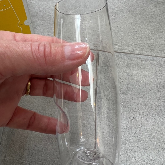 NIB Govino brand set of 4 “flutes” for every travel need you have! Or at home🌸! - Picture 6 of 6